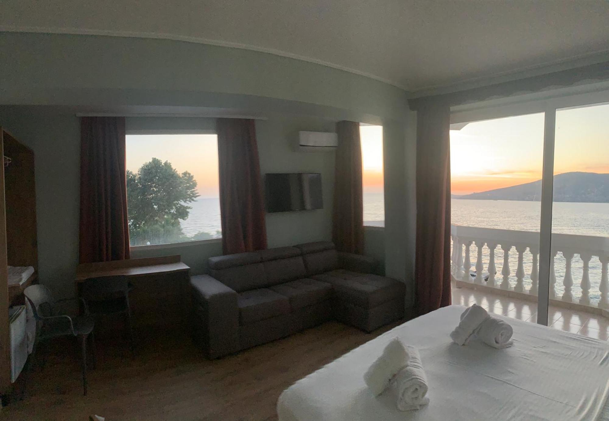 Hotel Dodona Sarandë Buitenkant foto