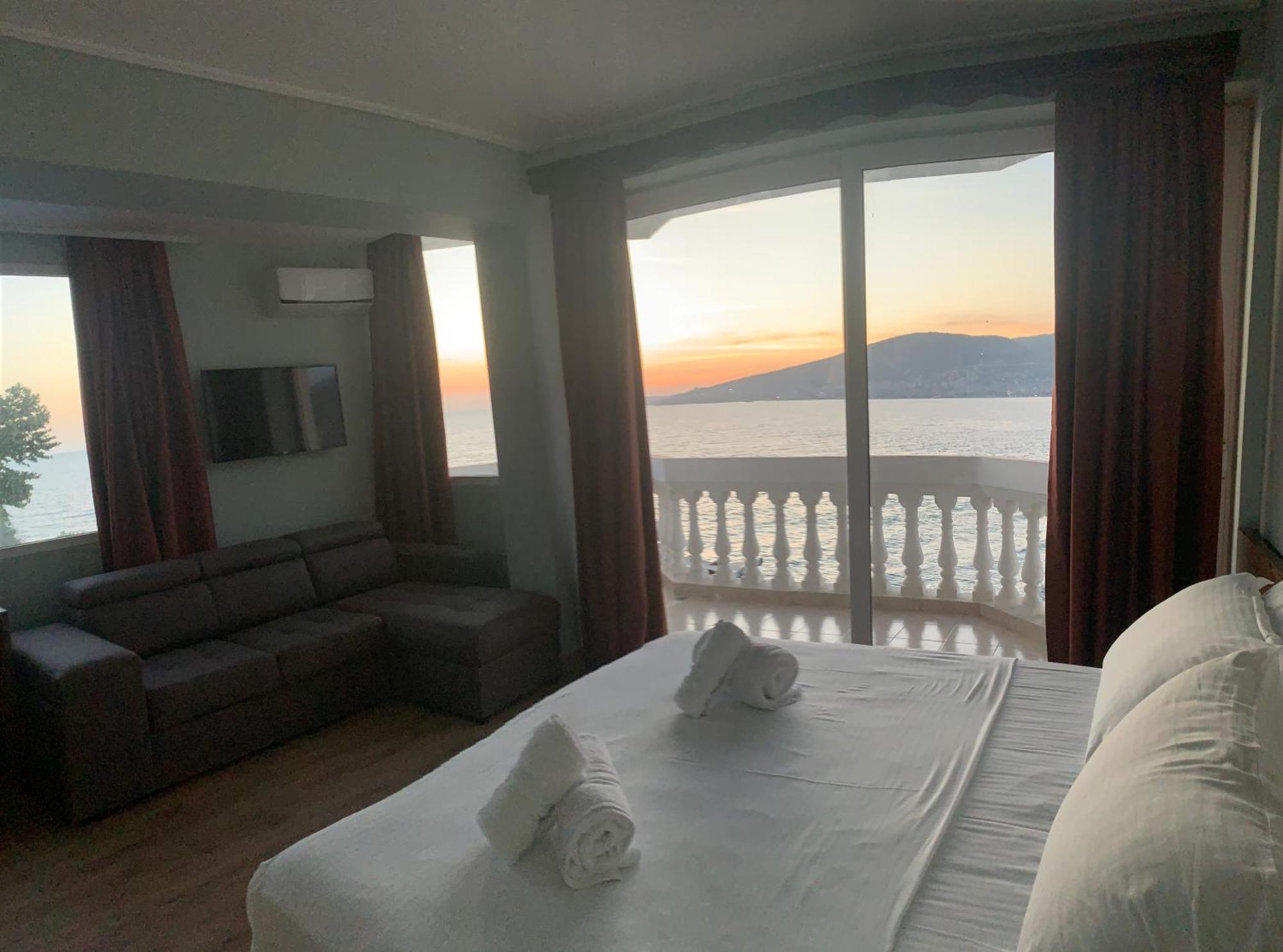 Hotel Dodona Sarandë Buitenkant foto