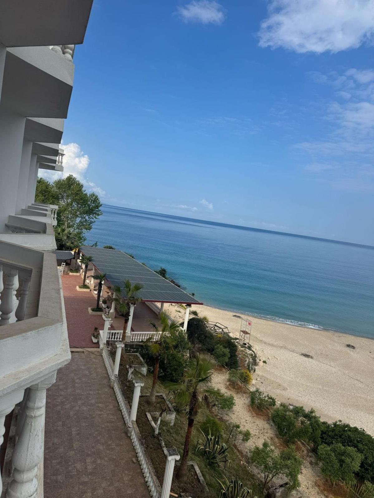 Hotel Dodona Sarandë Buitenkant foto