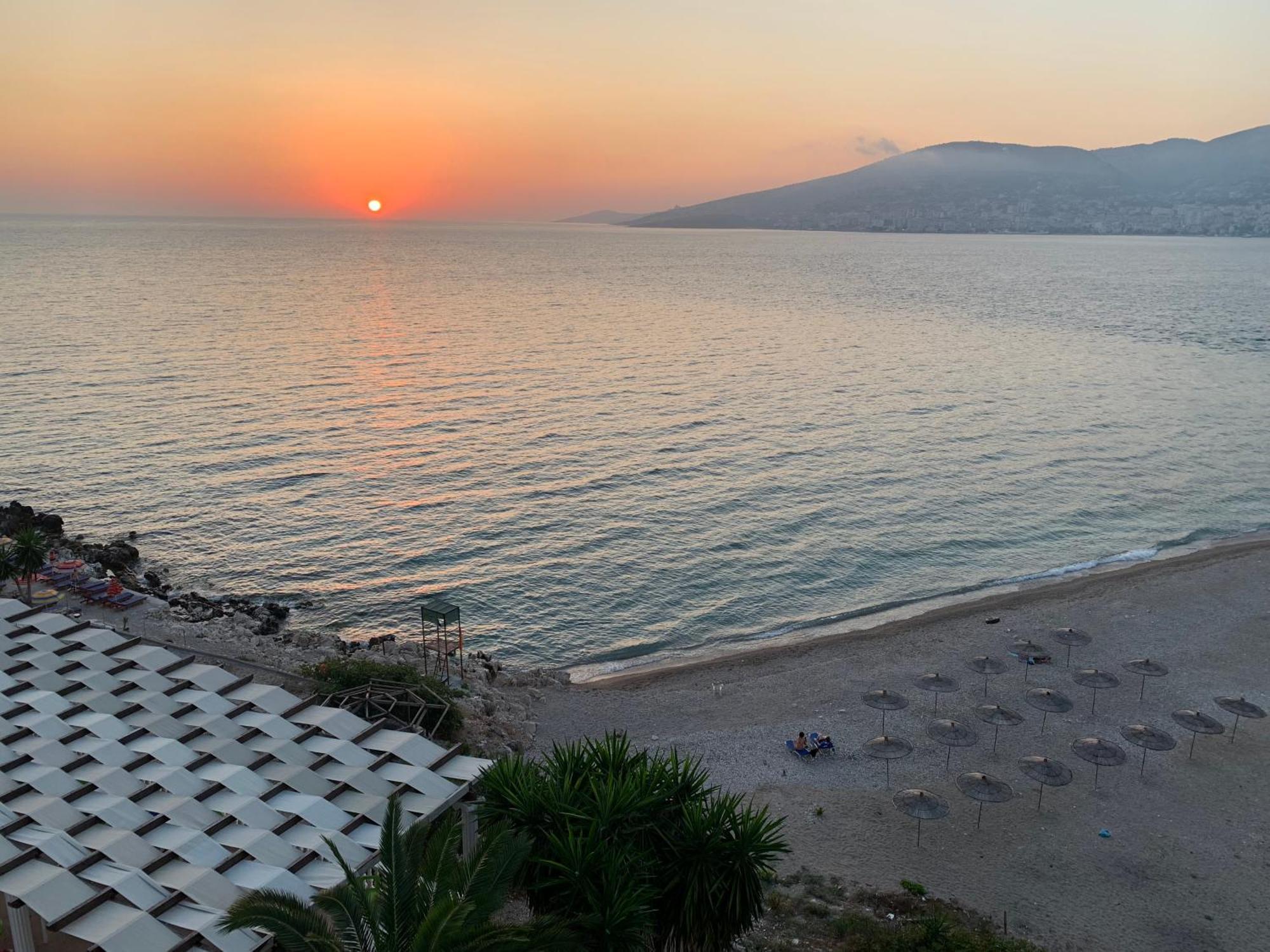 Hotel Dodona Sarandë Buitenkant foto